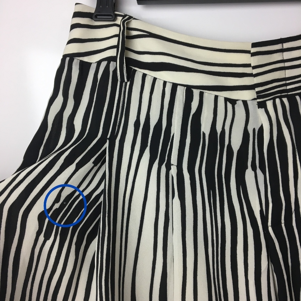 [ SOLD ] Alice + Olivia > Pleated Striped Shorts - Picture 7 of 8